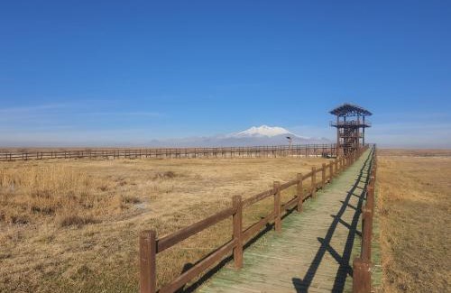 Ovaciftlik House | Discover Sultan Pansion Bird Paradise: Pet-Friendly Retreat