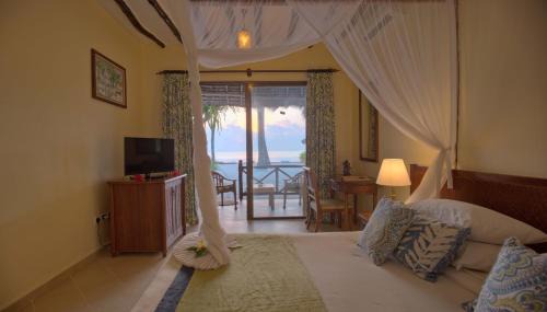 Kiwengwa Hotel | Experience Sultan Sands Island Resort & Spa | Beachfront Bliss