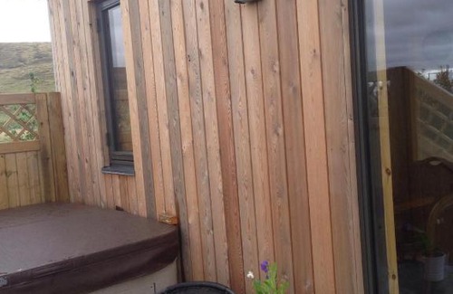 Reykholt House | Family-Friendly Sumarhúsin Signýjarstöðum with Hot Tub