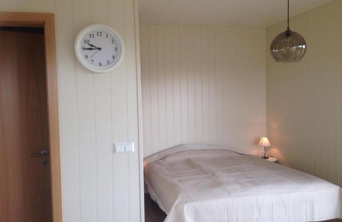 Reykholt House | Family-Friendly Sumarhúsin Signýjarstöðum with Hot Tub