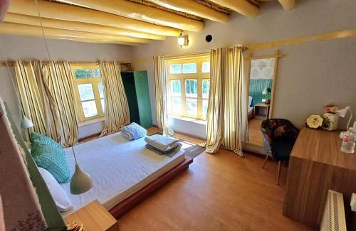 Tingmosgang House | Cozy Sumdo Saspotse Farmstay: Family & Pet Friendly Retreat