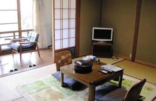 Ochi-gun House | Eco-Friendly Suminoe Ryokan: Guest Rated 9.4/10 & Hot Tub