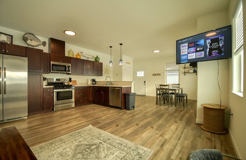 Kachemak Cabin | Inviting Mountain Views with Pet-Friendly Amenities!