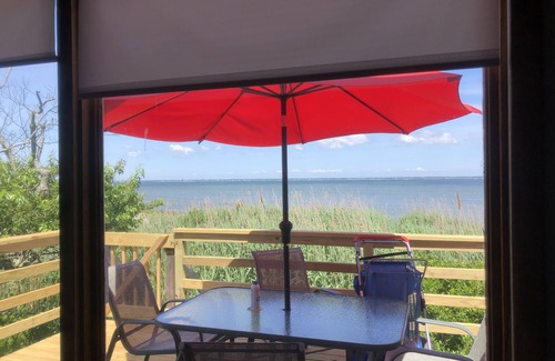 Davis Park House | Bay Front House: Oceanfront Retreat with 10/10 Guest Rating
