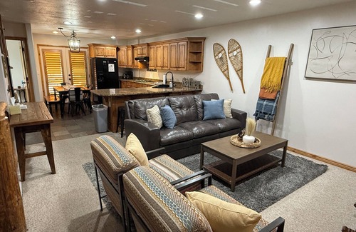 Eden Condo | Family-Friendly Retreat Steps from Hot Tub & Pool Access