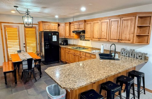 Eden Condo | Family-Friendly Retreat Steps from Hot Tub & Pool Access