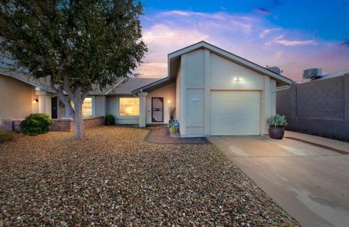 Paradise Valley Village House | Year-Round Comfort: Pet-Friendly Family Retreat