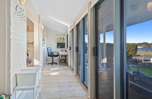 Hawks Nest House | Unforgettable Summer Bay Sunsets - Pet Friendly Retreat