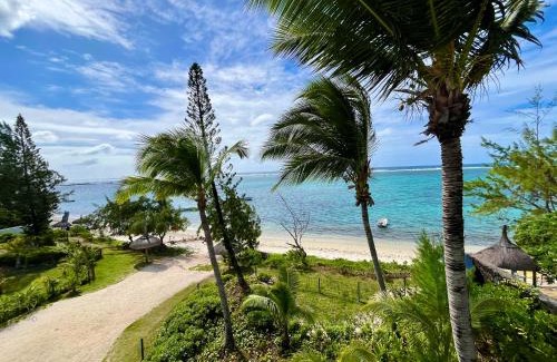 Belle Mare Apartment | Beachfront Apartment with Pool & Private Ocean Access