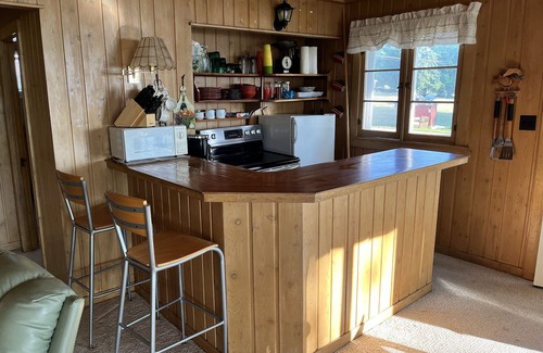 Alpena Cottage | Idyllic "Summer Breeze" Cottage on Long Lake with Breakfast