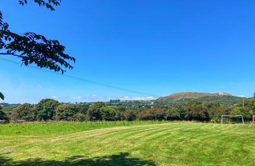 High Street House | Relax at Summer Breeze - 4-Star, Pet & Child Friendly