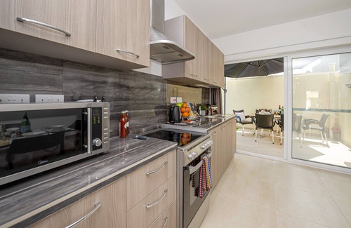 Mellieha Apartment | Seaside Maisonette with Terrace & Spa in Mellieha