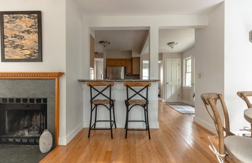 Fifth Ward House | Beachfront Escape: Explore Cliff Walk & Historic Mansions!