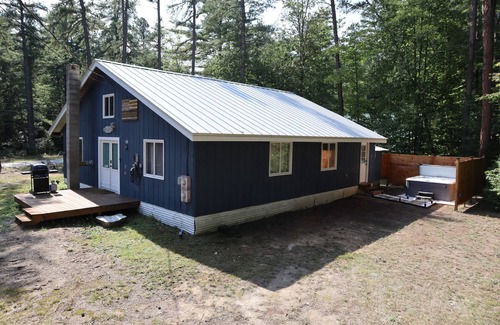 Silver Lake Cabin | Private Hot Tub & Pet Friendly Retreat - Guest Rated 10/10