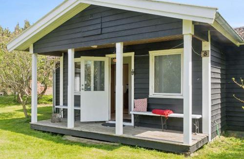 Stubbekobing House | Inviting Summer Cottage Idyll at Nature's Pearl with Pool