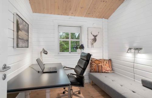 Faxe Ladeplads House | Inviting Summer Cottage with Jacuzzi and Sauna Retreat