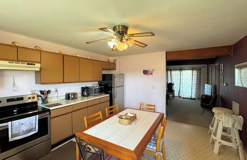Deep Hole House | Waterview Townhouse with Shared Dock Near the Beach