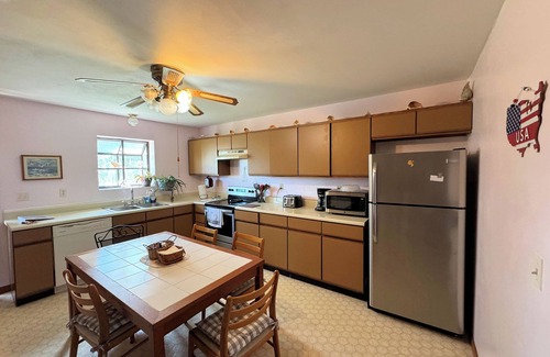 Deep Hole House | Waterview Townhouse with Shared Dock Near the Beach