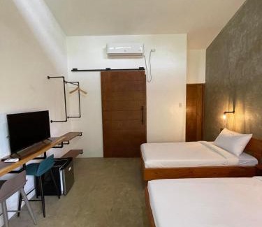 Puerto Princesa City Centre Bed & Breakfast | Experience Summer Days: Ocean View & Family-Friendly Comfort