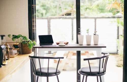 Puerto Princesa City Centre Bed & Breakfast | Experience Summer Days: Ocean View & Family-Friendly Comfort