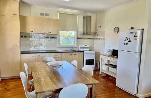 Waterhouse House | Exceptional Oceanfront Retreat: Summer Daysies Summary