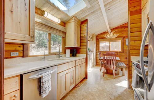 Breckenridge House | Scenic Mountain View Cabin with Hot Tub & Game Room