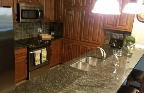 Coeur d'Alene Condo | Ultimate Stay in Fabulous Condo with Lake View & Pool!