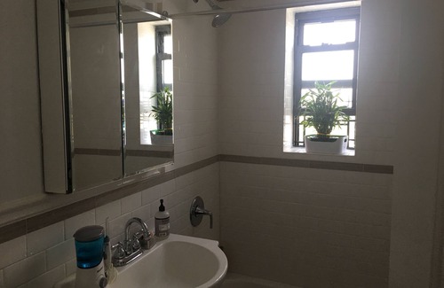 Brighton Beach Apartment | Ideal Summer Retreat at Brighton Beach with Kitchen Access