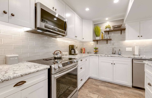 Palm Desert Condo | Ideal Desert Getaway: Steps to Dining & Community Pool
