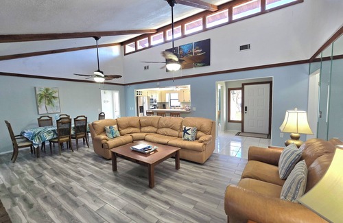 Florida Shores House | Unforgettable Summer & Fall Getaway: Pool, Beach & Pets Welcome