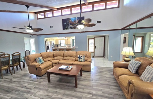 Florida Shores House | Unforgettable Summer & Fall Getaway: Pool, Beach & Pets Welcome