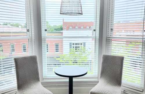 South Haven Apartment | Downtown Studio with Pool & Ocean Views - 10/10 Rated