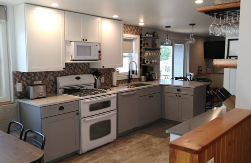 Walkerville Cottage | Unforgettable Summer Memories with Ocean and Lake Views