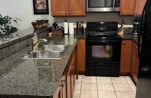 Okanagan-Similkameen Hotel | Family-Friendly Retreat with Pool & Lake Views!