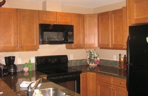 Okanagan-Similkameen Hotel | Family-Friendly Retreat with Pool & Lake Views!