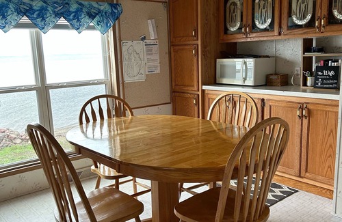 Hamlin County House | Pet-Friendly Retreat: Sun & Fun at Lake Poinsett