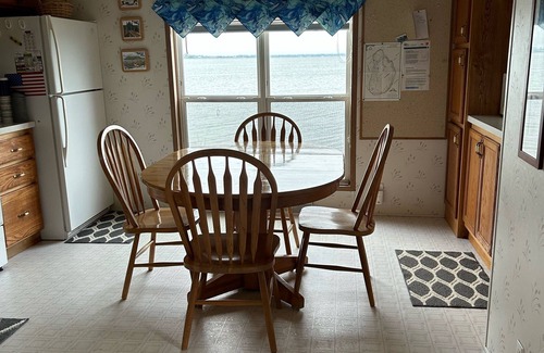 Hamlin County House | Pet-Friendly Retreat: Sun & Fun at Lake Poinsett