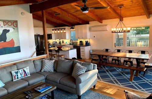 Ludlow House | Family-Friendly Retreat with Lake Views and Pool Access