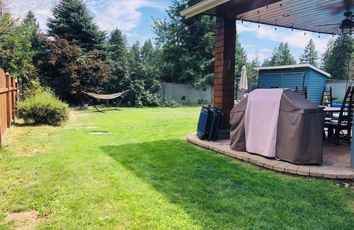 Christina Lake House | Unwind with Pool, Hot Tub & Ocean Views for Summer Fun