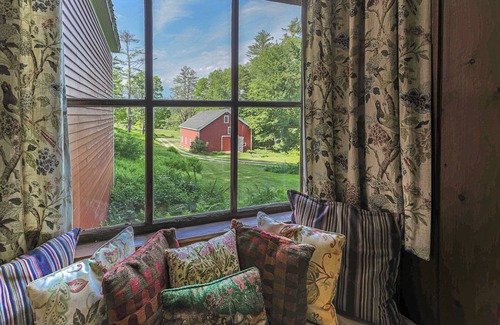 Chocorua House | Unforgettable Summer Escape with Lake Access and Views