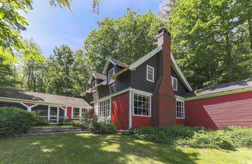 Chocorua House | Unforgettable Summer Escape with Lake Access and Views