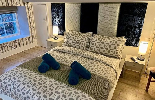 Gwynedd- Snowdonia House | Discover Summer Hill Guest House: 4-Star Family Retreat