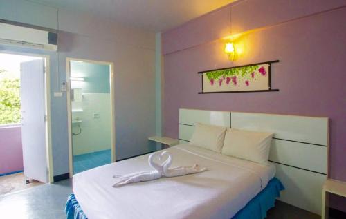 Talat Nuea House | Budget-Friendly Summer Hotel with Wheelchair Access