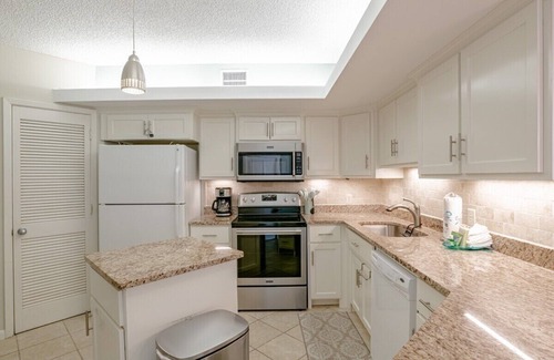 Orange Beach Condo | Oceanfront Summer House 1402B with Pool & Spa Amenities
