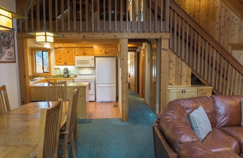 Truckee House | Experience Summer in the Sierras with Pool and Hot Tub