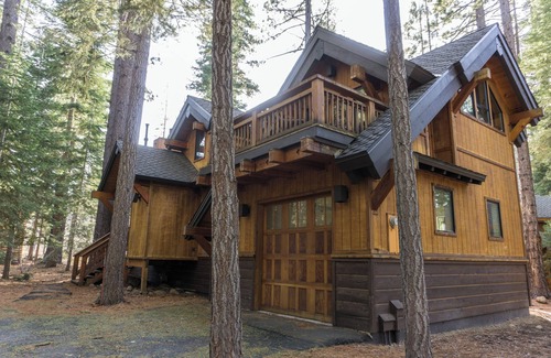 Truckee House | Experience Summer in the Sierras with Pool and Hot Tub