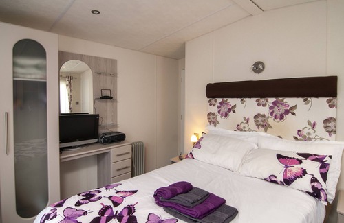 St Leonards-On-Sea Cabin | Unwind at Summer Lodge Caravan with Pool & Free WiFi