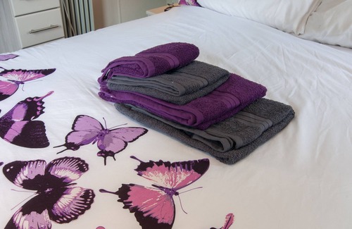 St Leonards-On-Sea Cabin | Unwind at Summer Lodge Caravan with Pool & Free WiFi