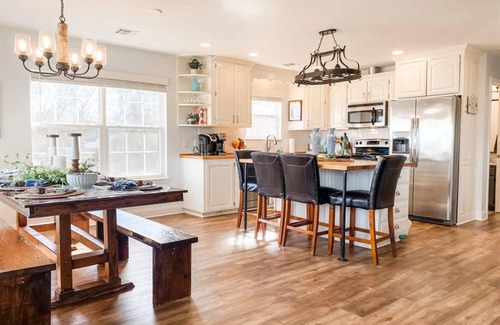 Beaver Shores House | SuMMER NoW OpeN+Beaver Lake Views+Hot Tub
