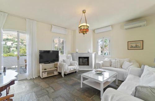 Steniai House | Beachfront 3-BDR Summer House Steps from Gialia Beach